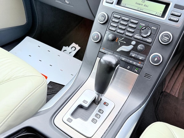 Used Volvo V70 2011 for sale - 75095293: Photo 40