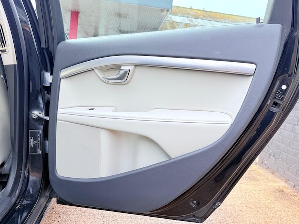 Used Volvo V70 2011 for sale - 75095293: Photo 76