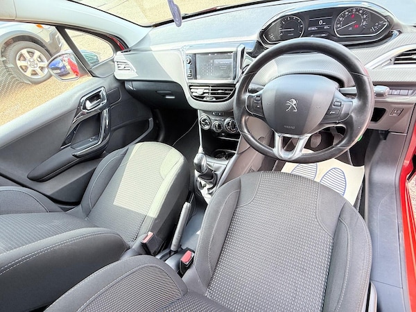 Used Peugeot 208 2015 for sale - 75523612: Photo 32