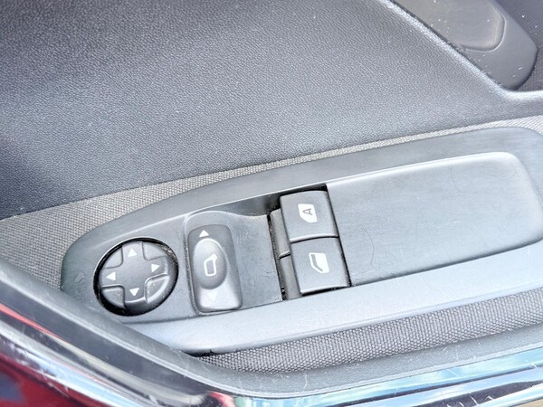 Used Peugeot 208 2015 for sale - 75523612: Photo 47