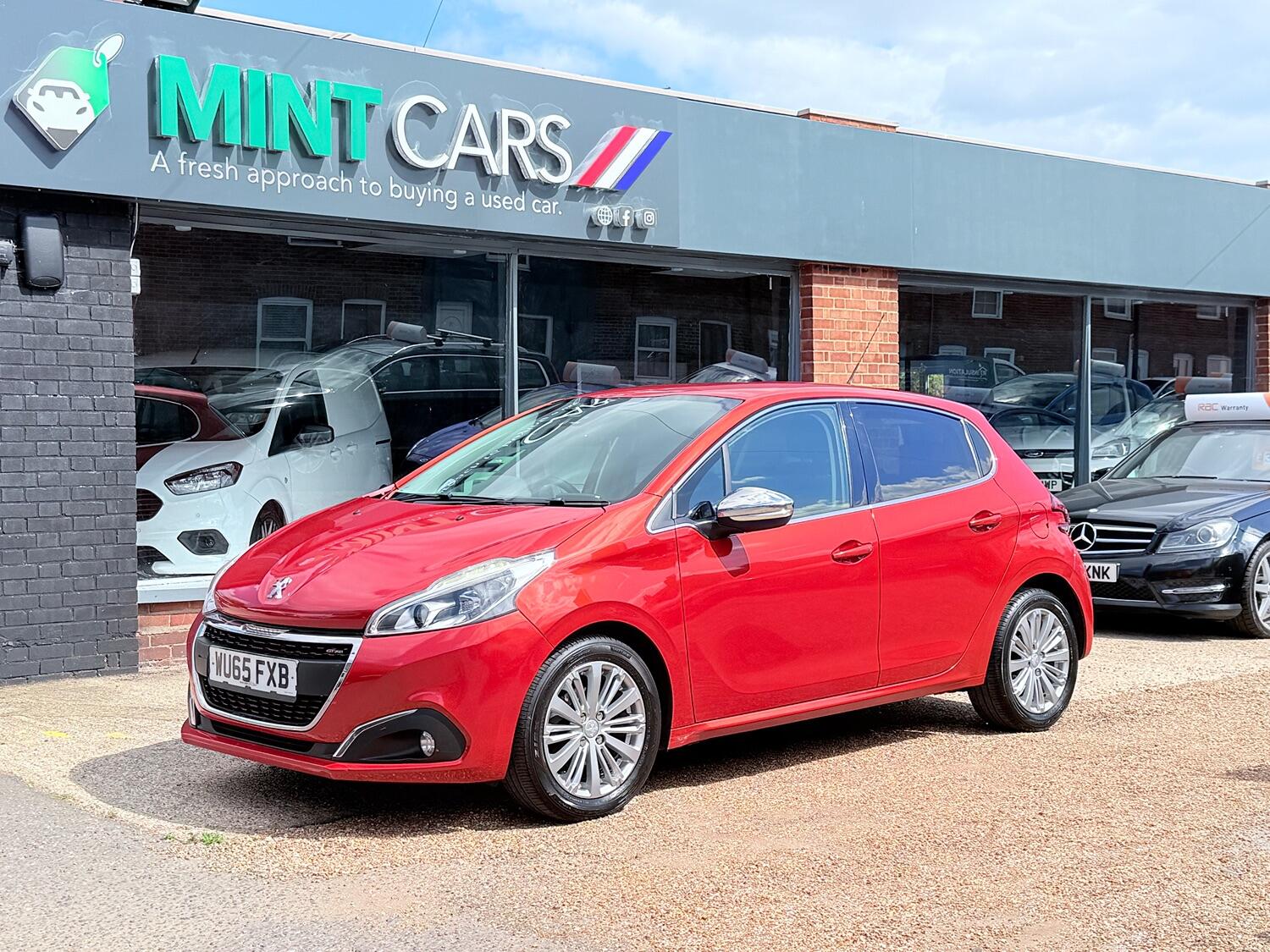 Used Peugeot 208 2015 for sale - 76769386: Photo 2