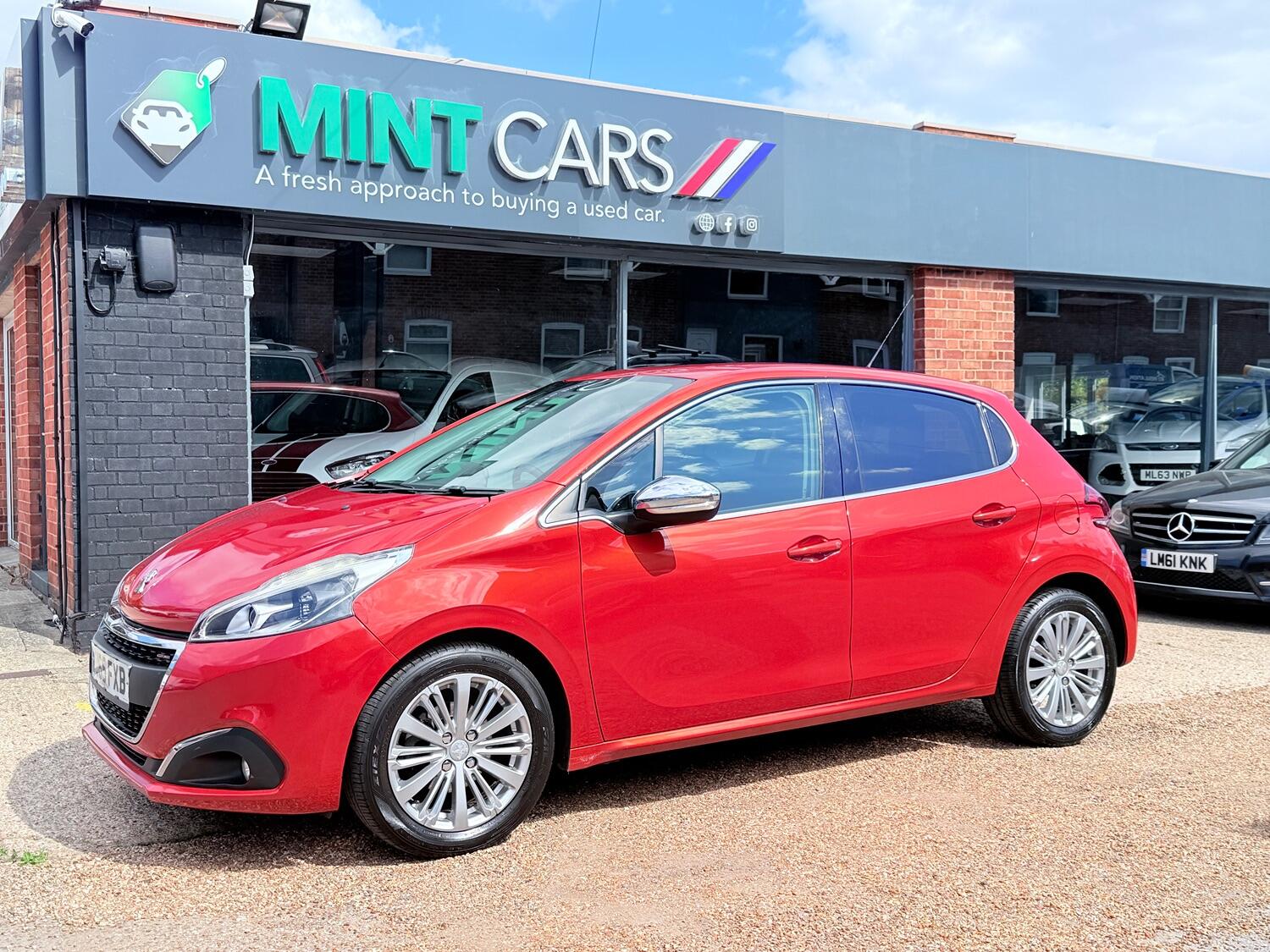 Used Peugeot 208 2015 for sale - 76769386: Photo 4