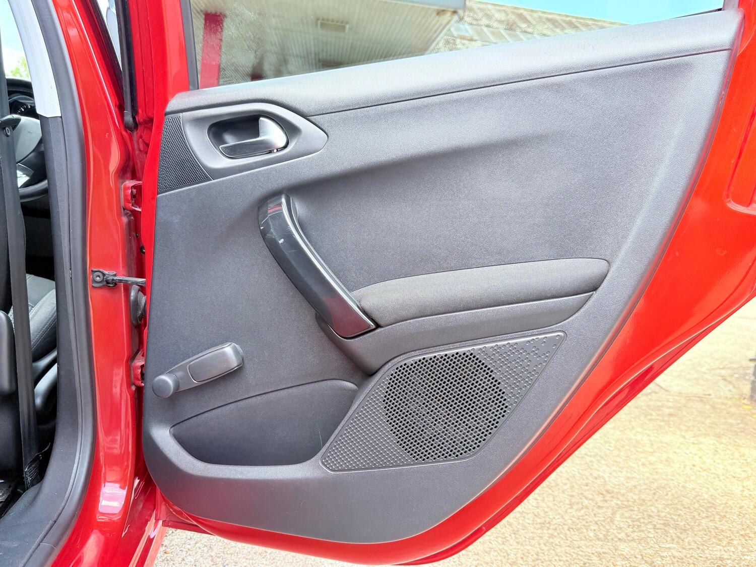 Used Peugeot 208 2015 for sale - 76769386: Photo 59