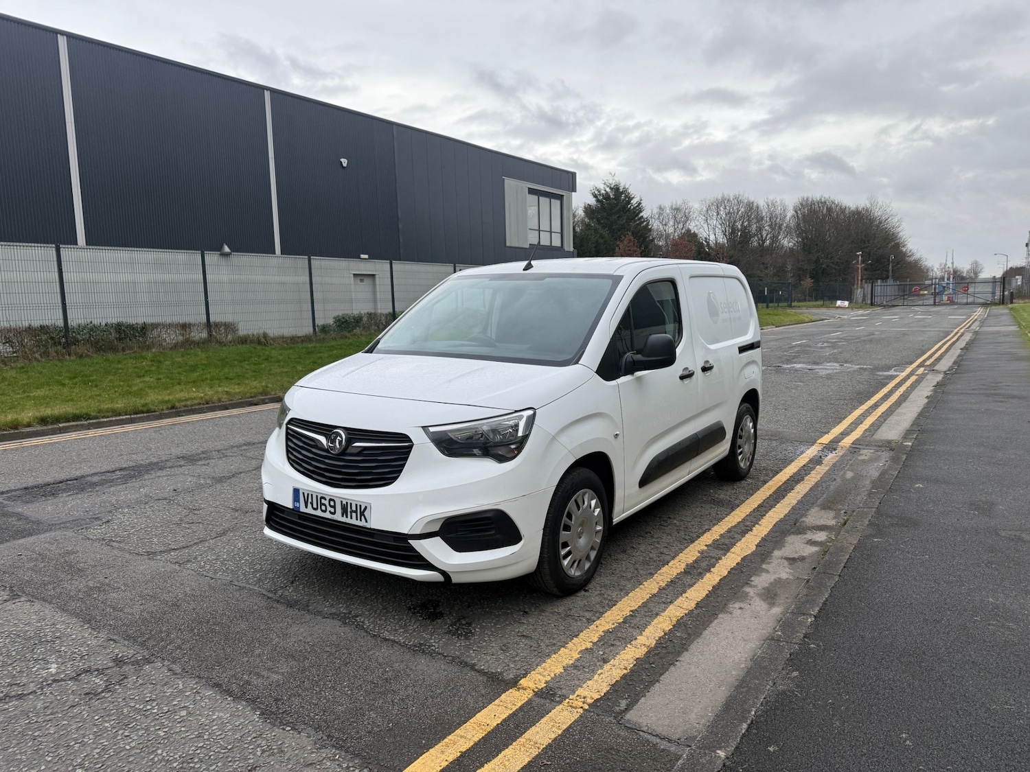 Used Vauxhall Combo 2019 for sale - 77303900: Photo 2