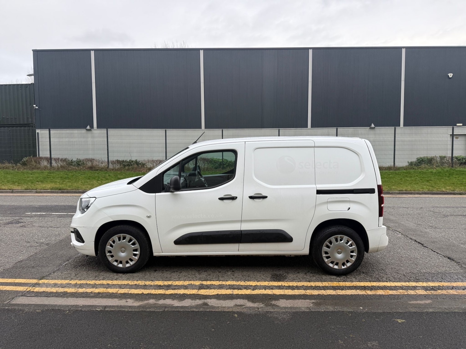 Used Vauxhall Combo 2019 for sale - 77303900: Photo 3