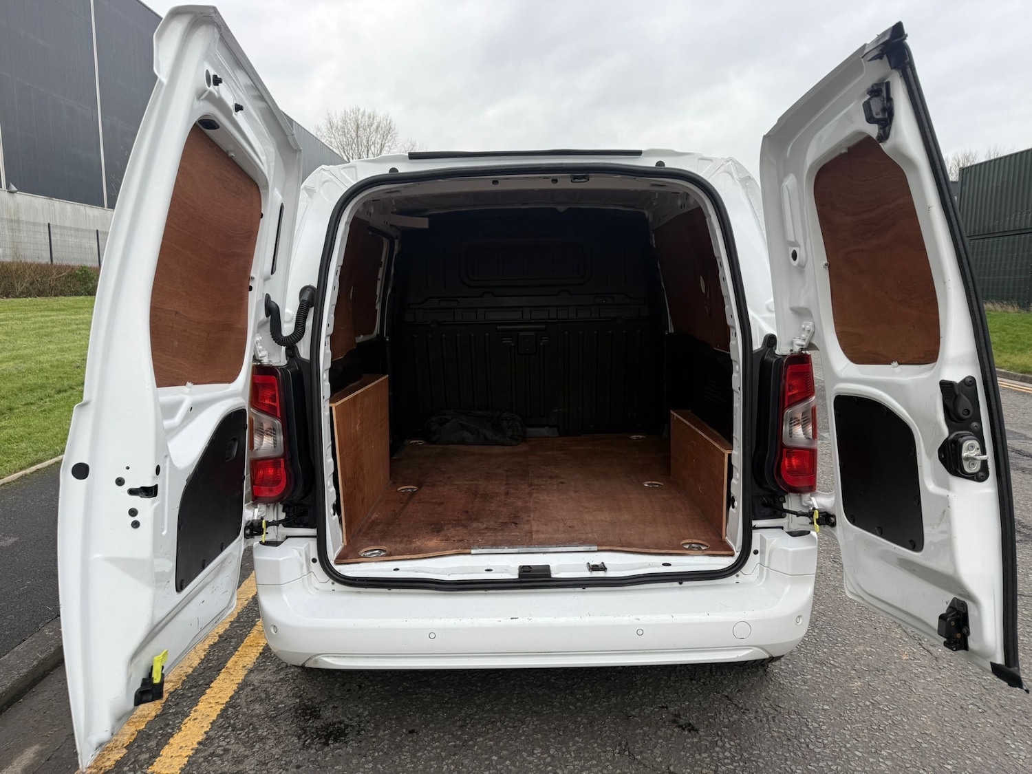 Used Vauxhall Combo 2019 for sale - 77303900: Photo 8