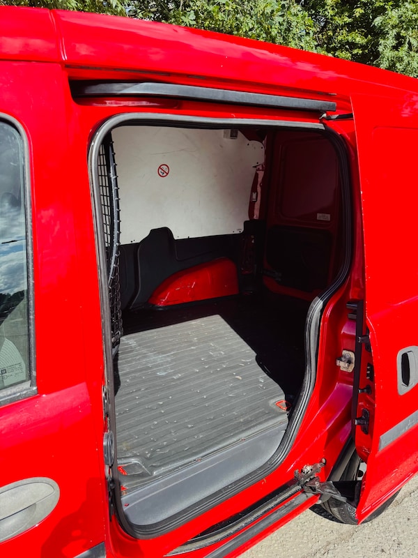 Used Vauxhall Combo 2011 for sale - 76221909: Photo 4