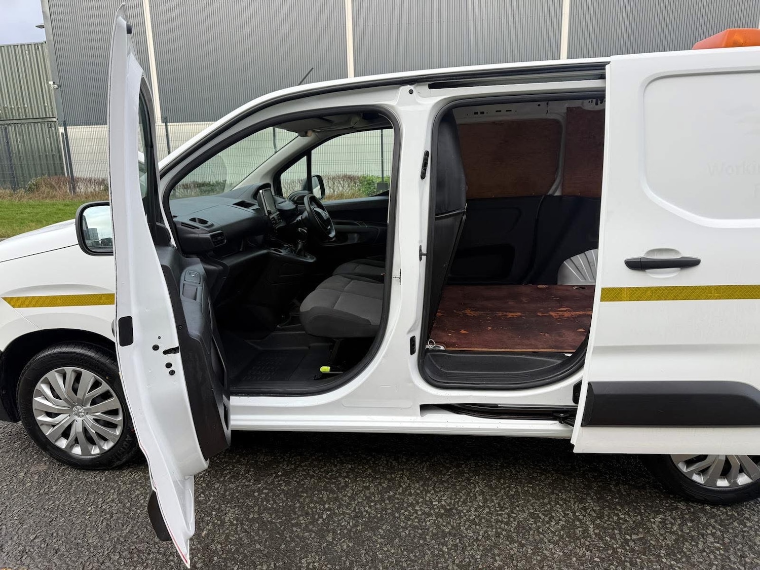 Used Peugeot Partner 2020 for sale - 77370452: Photo 4