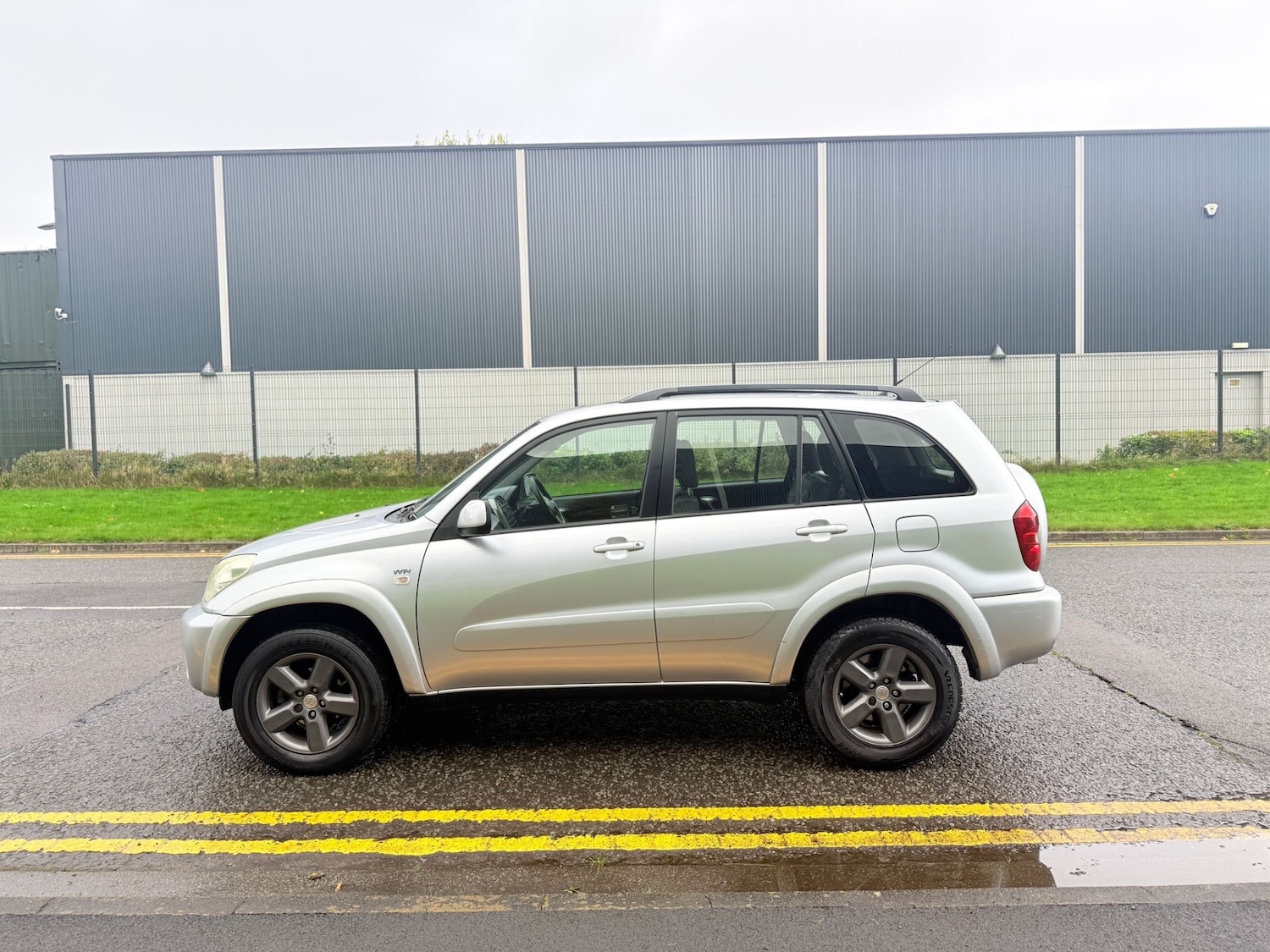 Used Toyota RAV4 2004 for sale - 76365020: Photo 3