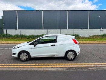 Used Ford Fiesta 2015 for sale - 79057674: Photo
