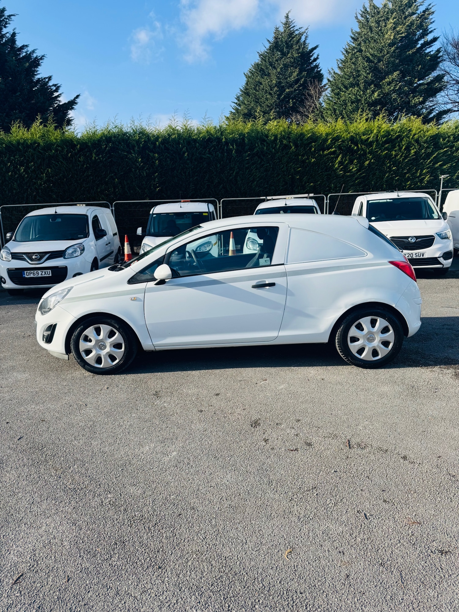 Used Vauxhall Corsa 2014 for sale - 78053789: Photo 3