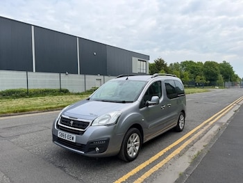Used Peugeot Partner Tepee 2015 for sale - 79349645: Photo