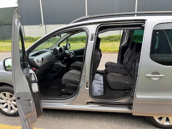 Used Peugeot Partner Tepee 2015 for sale - 79349645: Photo