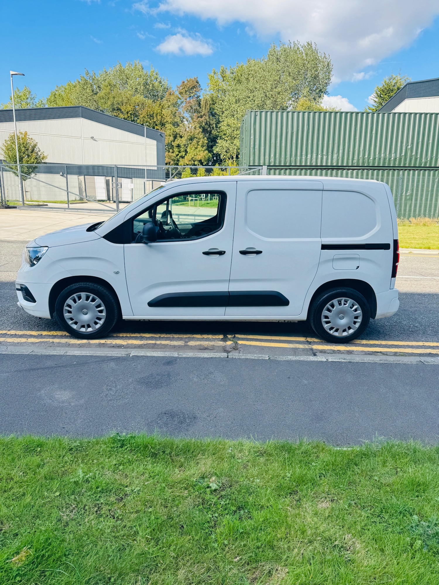 Used Vauxhall Combo 2020 for sale - 76109919: Photo 3