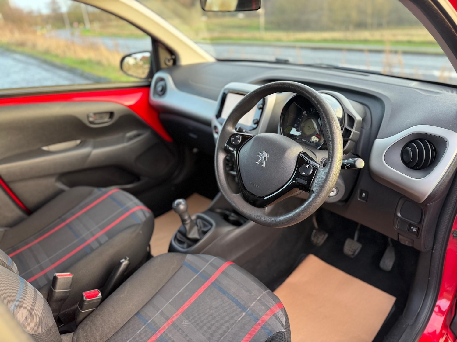 Used Peugeot 108 2014 for sale - 76783169: Photo 12