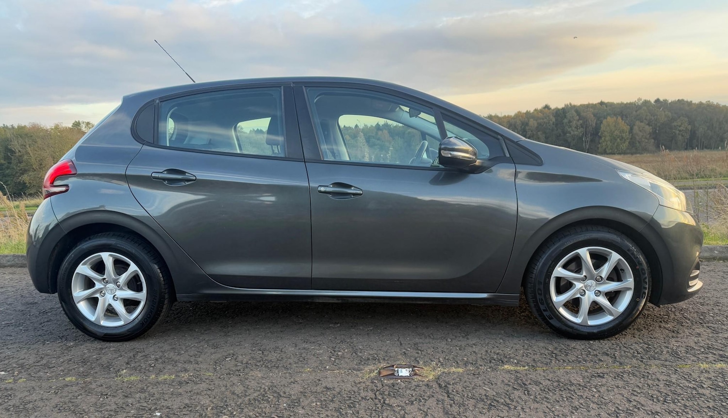 Used Peugeot 208 2015 for sale - 76180049: Photo 10