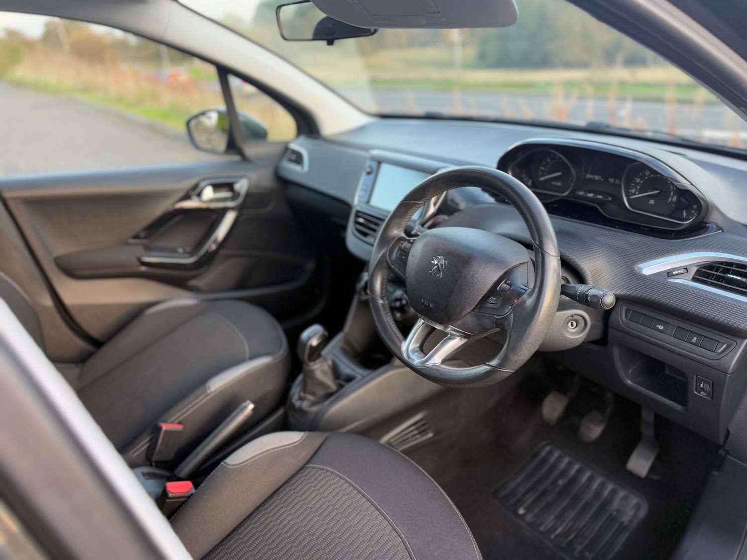 Used Peugeot 208 2015 for sale - 76180049: Photo 13