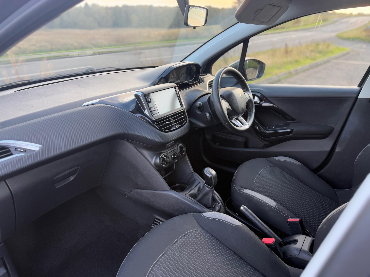 Used Peugeot 208 2015 for sale - 76180049: Photo 15