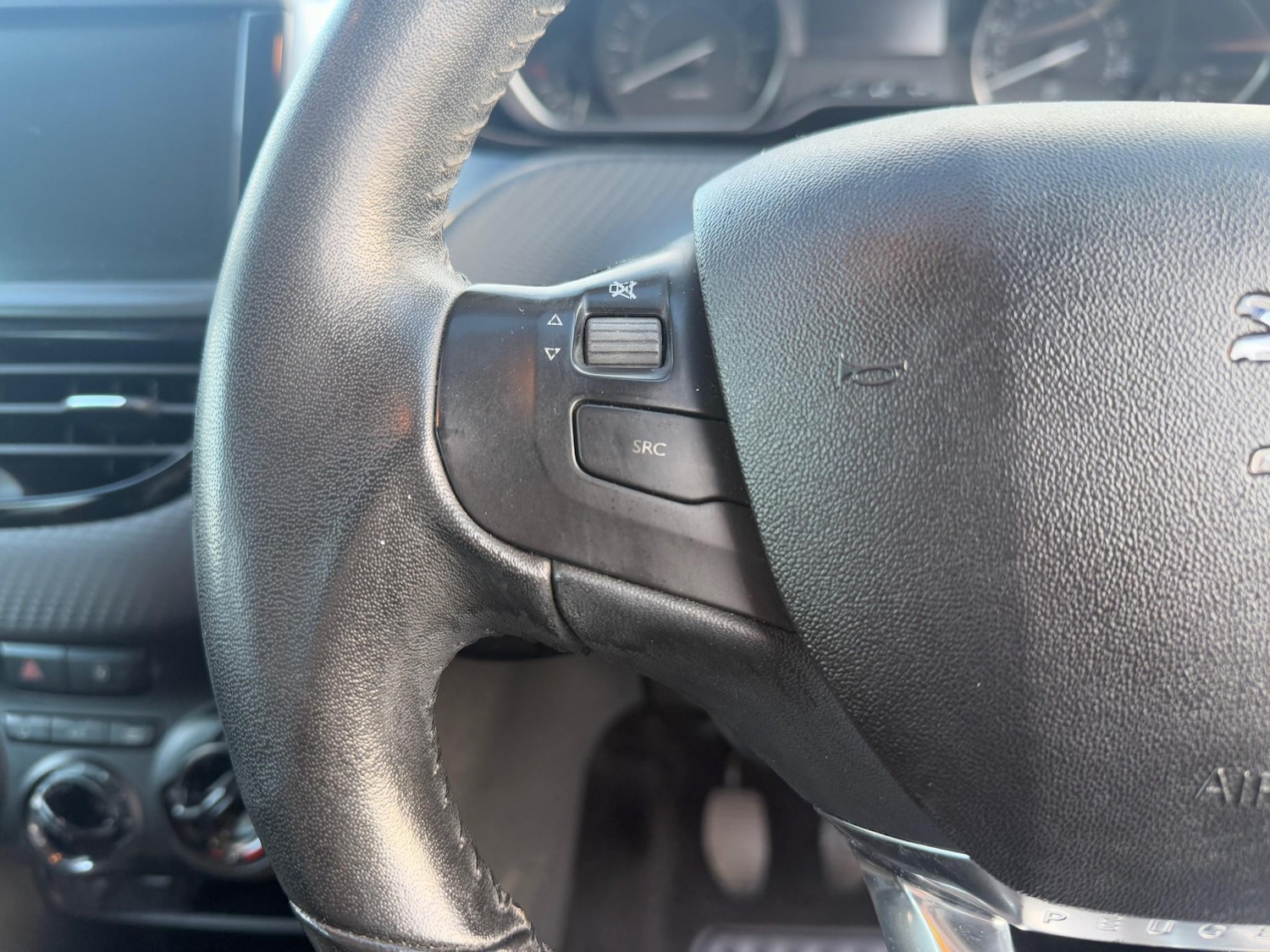 Used Peugeot 208 2015 for sale - 76180049: Photo 21