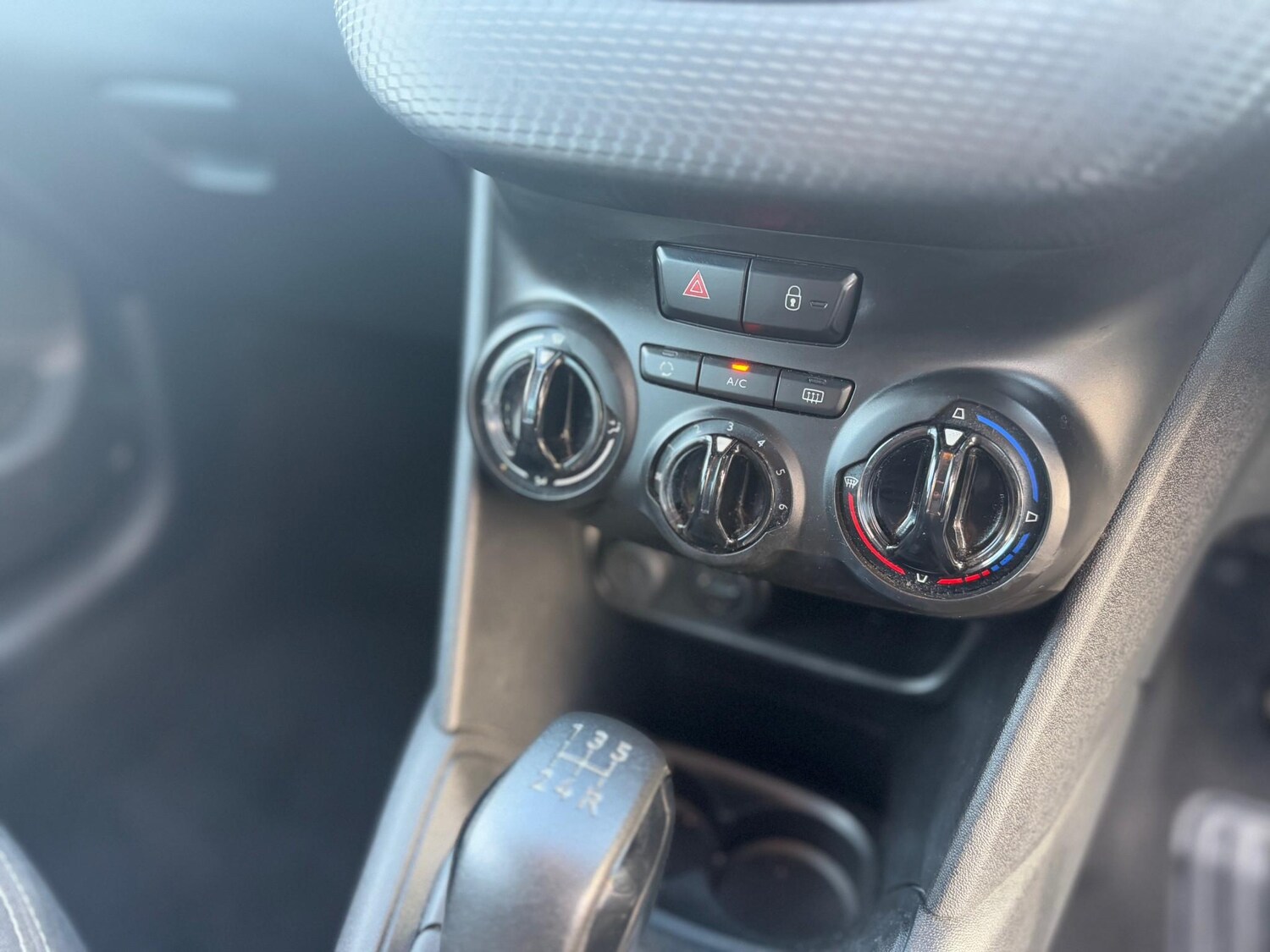 Used Peugeot 208 2015 for sale - 76180049: Photo 23