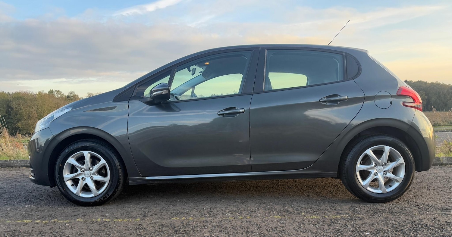 Used Peugeot 208 2015 for sale - 76180049: Photo 8