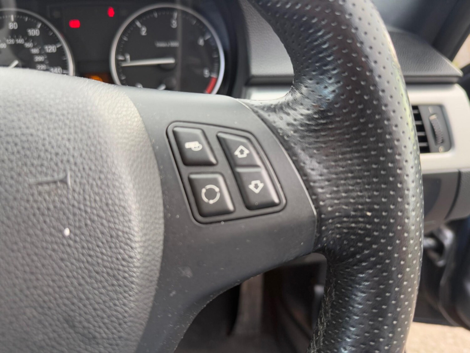 Used BMW 3 Series 2012 for sale - 76350305: Photo 21