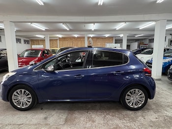 Used Peugeot 208 2017 for sale - 76030883: Photo