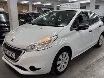 Used Peugeot 208 2013 for sale - 75530285: Photo