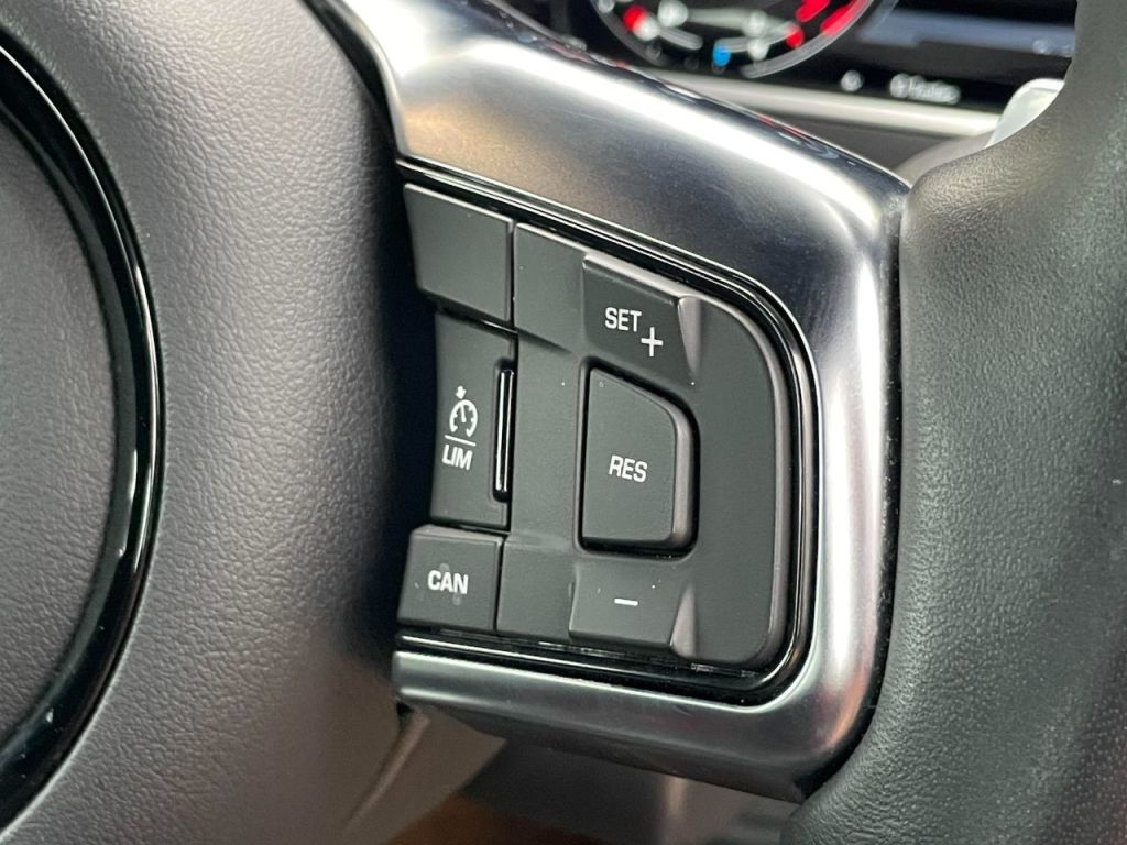 Used Jaguar F-Type 2021 for sale - 76576795: Photo 37