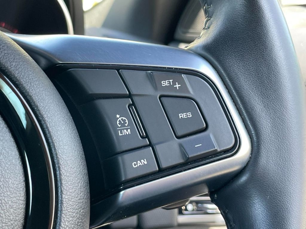 Used Jaguar F-Type 2017 for sale - 76576785: Photo 33