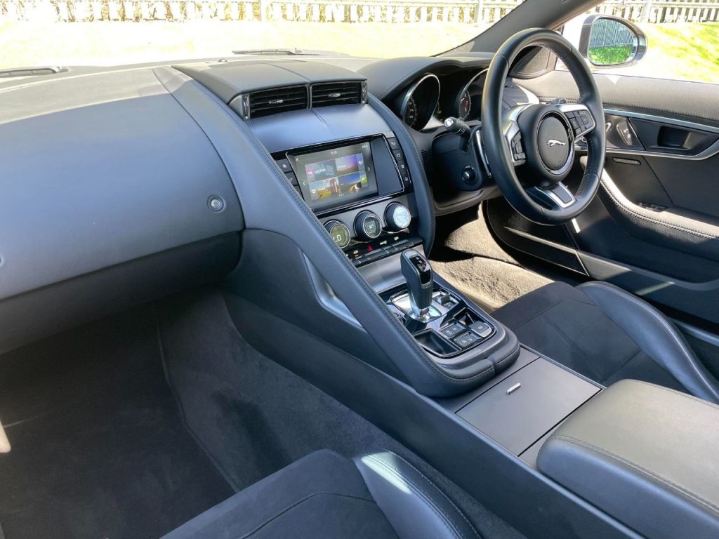 Used Jaguar F-Type 2017 for sale - 77211657: Photo 32