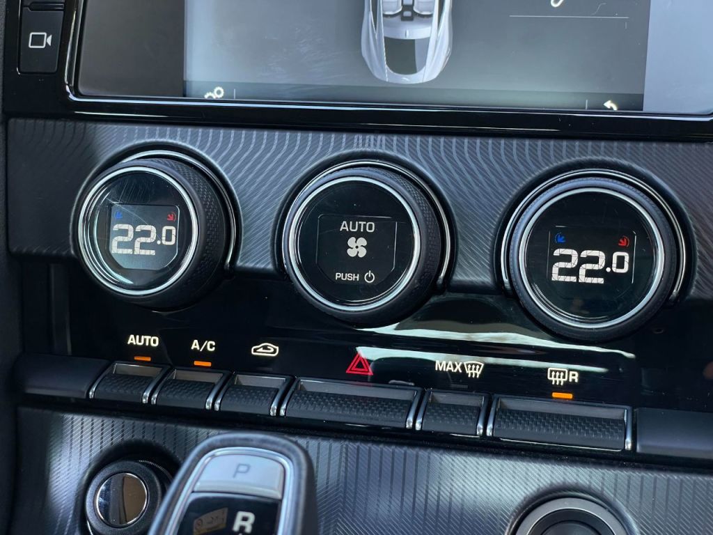 Used Jaguar F-Type 2017 for sale - 77211657: Photo 36