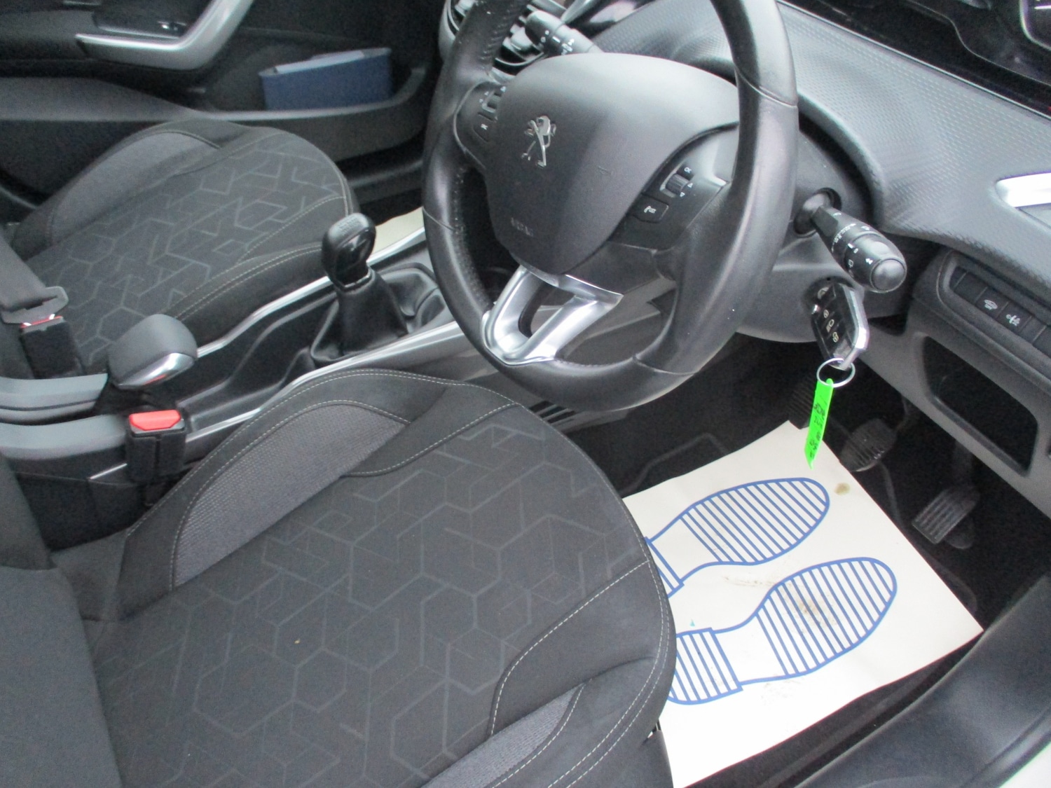 Used Peugeot 2008 2017 for sale - 76555543: Photo 9