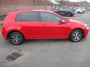 Used Volkswagen Golf 2017 for sale - 78775838: Photo