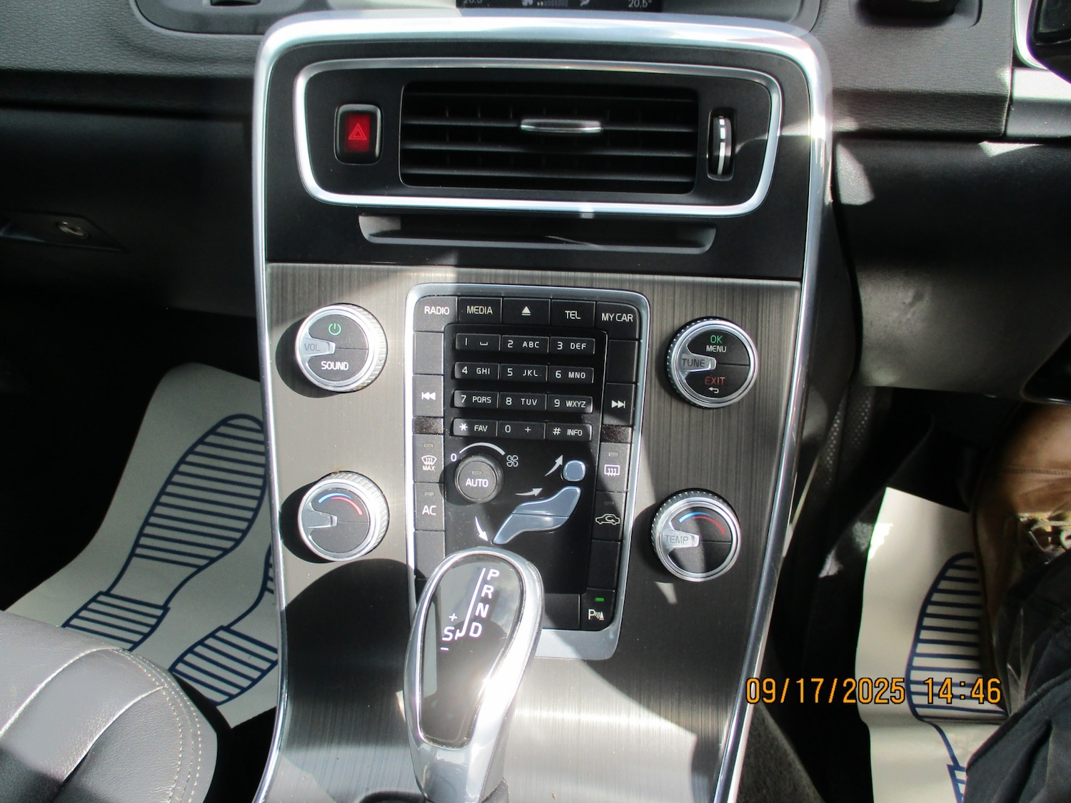 Used Volvo S60 2015 for sale - 75945428: Photo 27