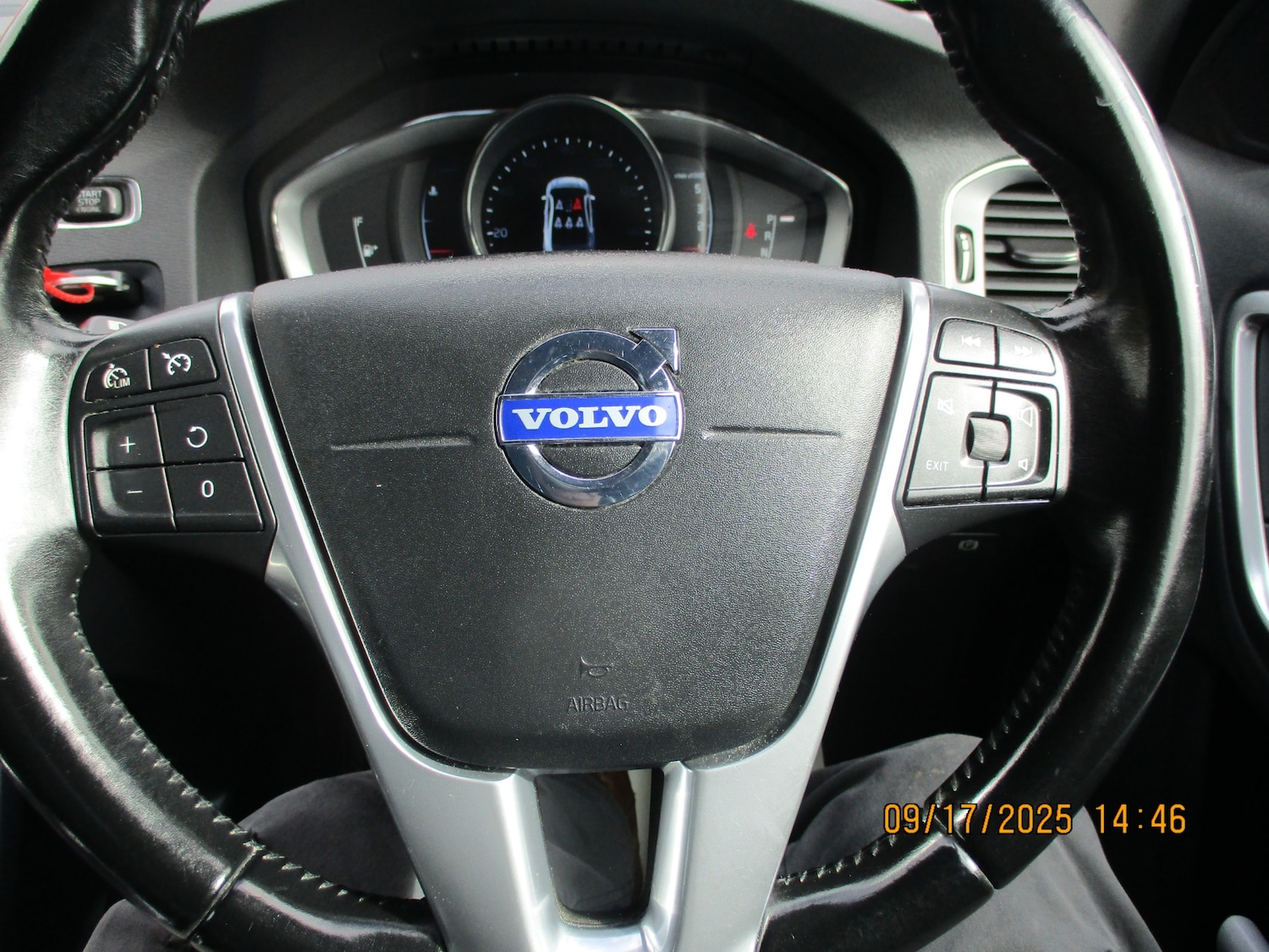 Used Volvo S60 2015 for sale - 75945428: Photo 28