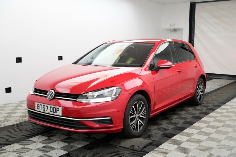 Used Volkswagen Golf 2017 for sale - 77682158: Photo 2