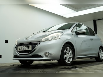 Used Peugeot 208 2015 for sale - 79275031: Photo