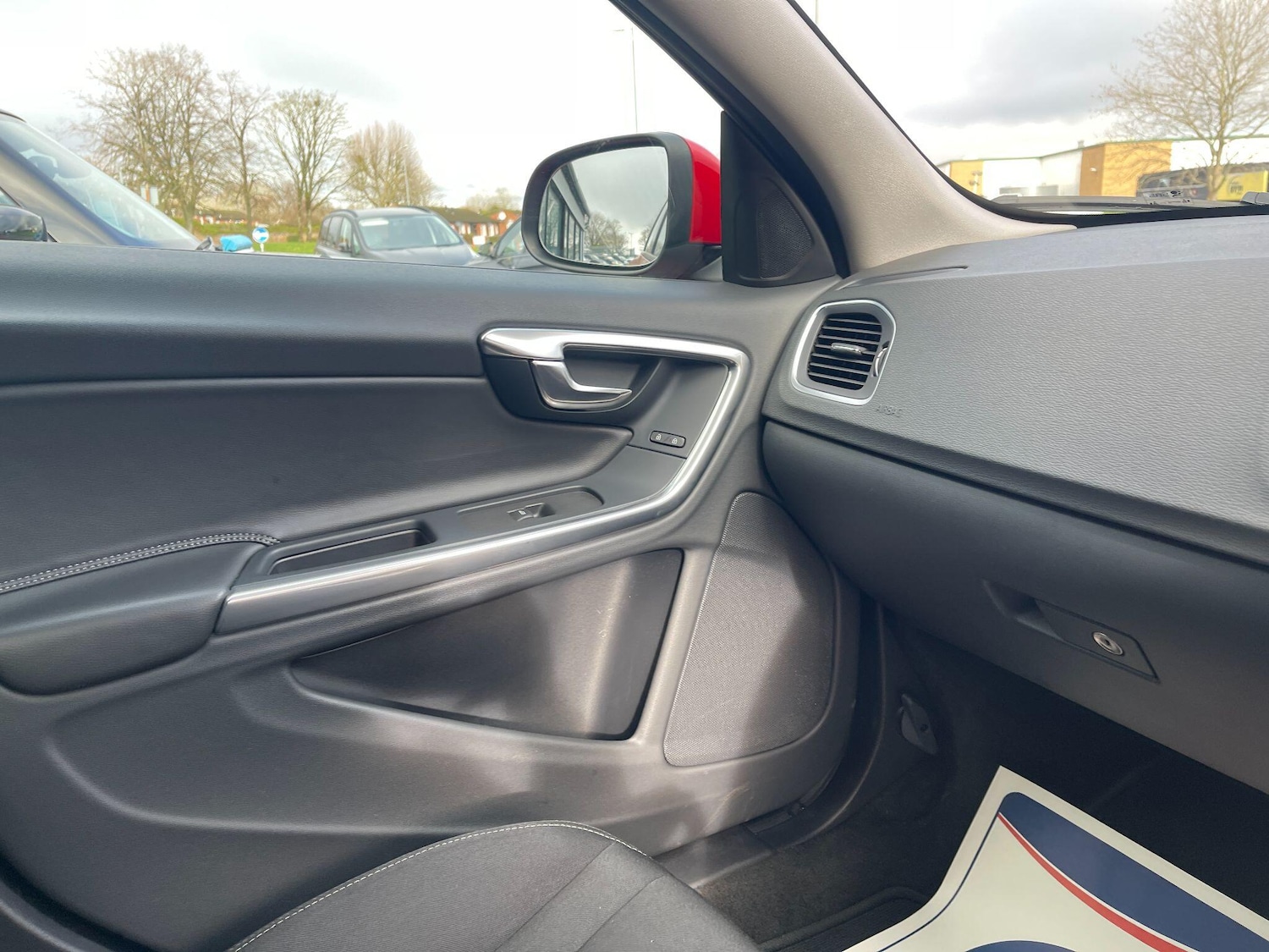 Used Volvo V60 2017 for sale - 77509793: Photo 37