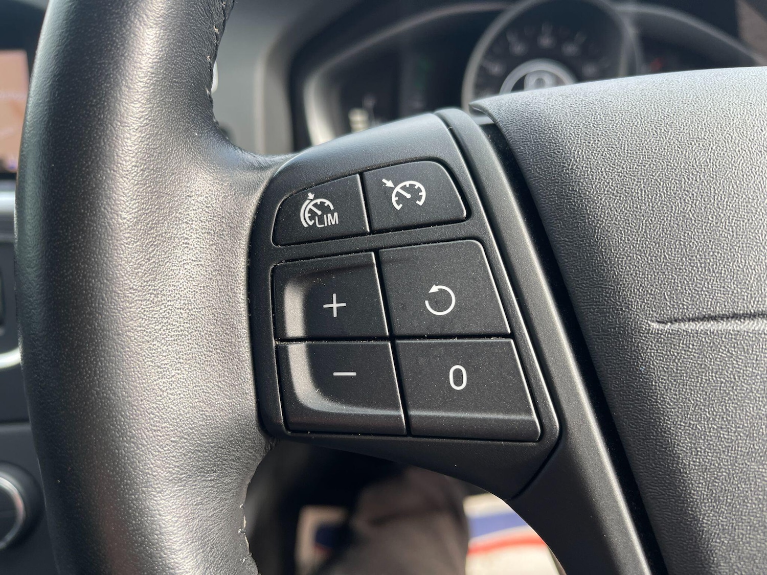 Used Volvo V60 2017 for sale - 77509793: Photo 39