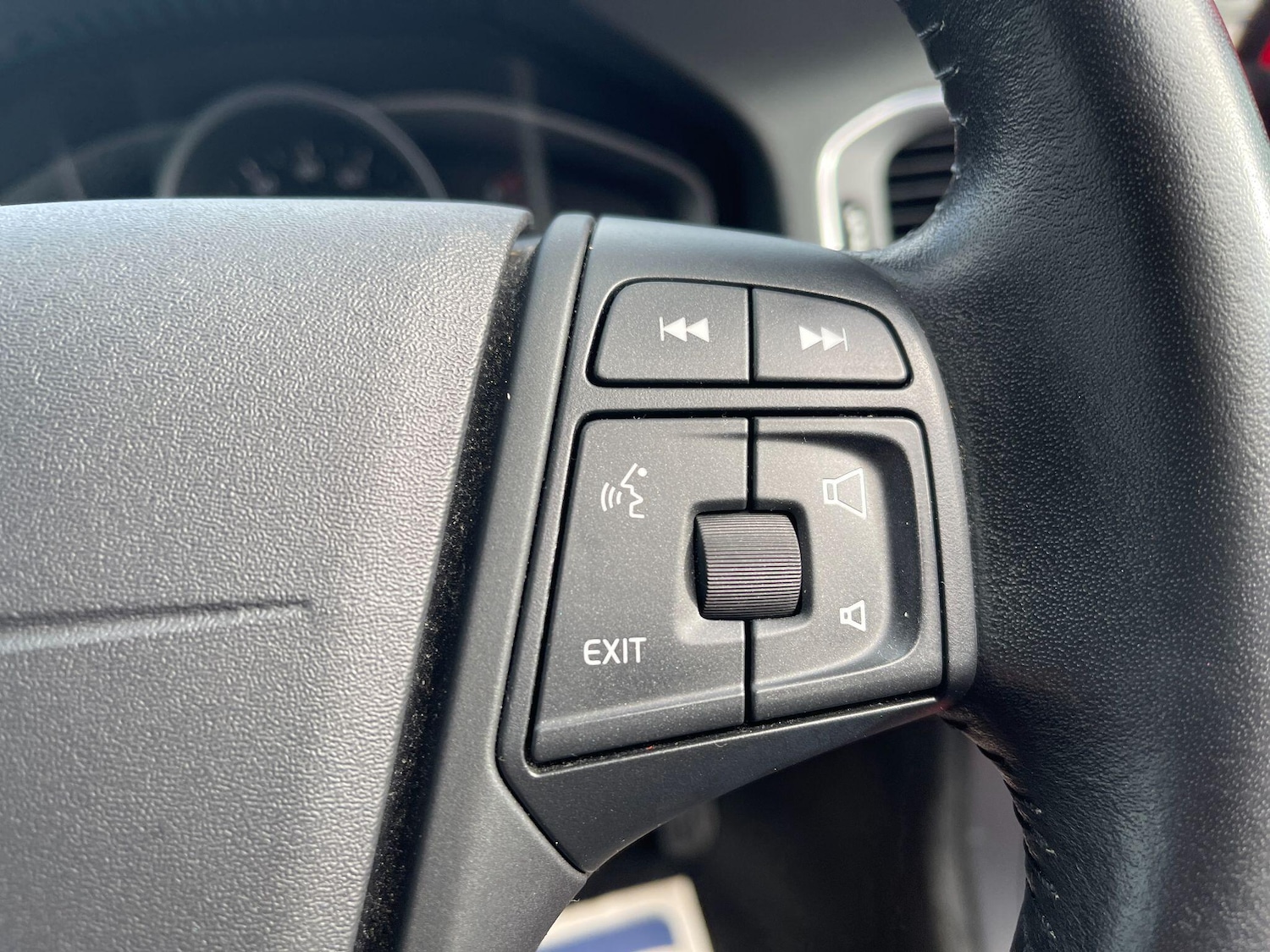 Used Volvo V60 2017 for sale - 77509793: Photo 40