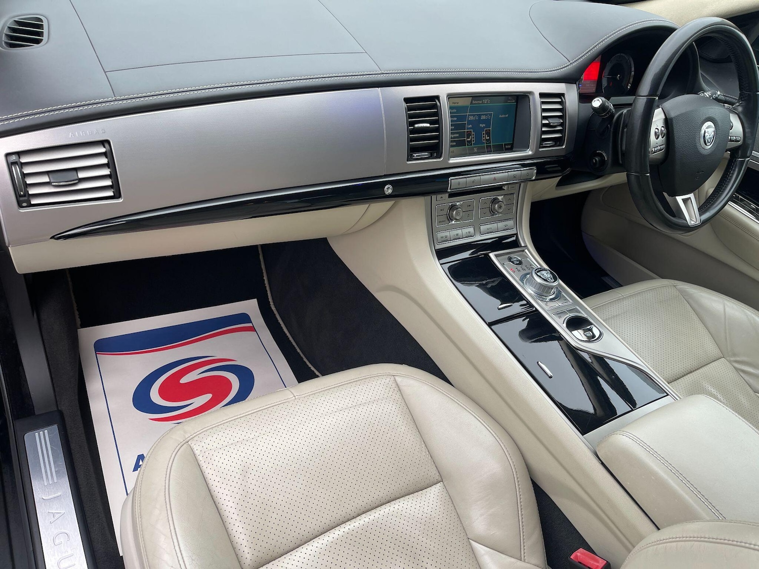 Used Jaguar XF 2011 for sale - 76399203: Photo 29