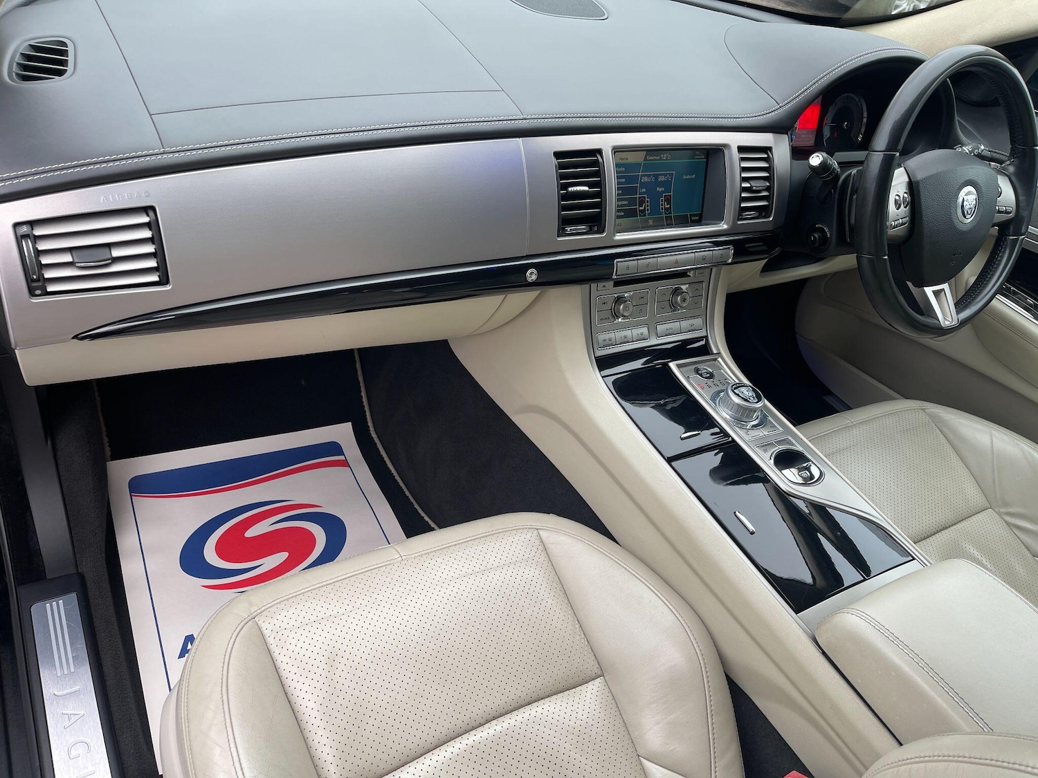 Used Jaguar XF 2011 for sale - 76399203: Photo 30