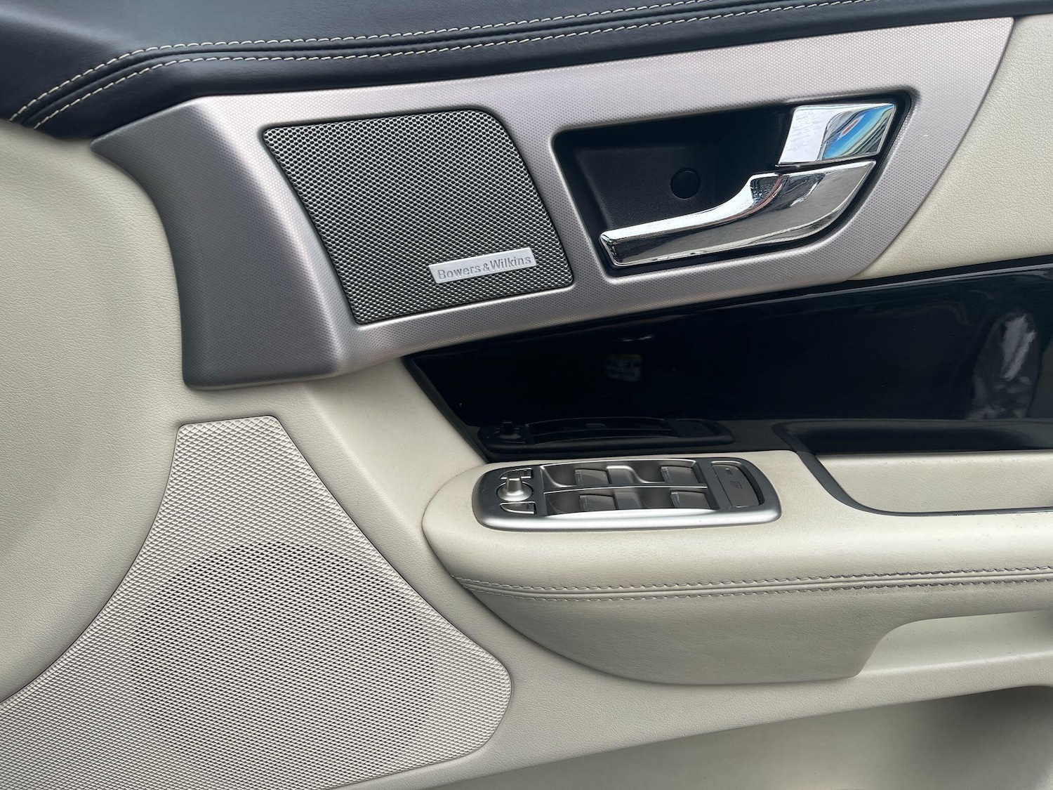 Used Jaguar XF 2011 for sale - 76399203: Photo 41