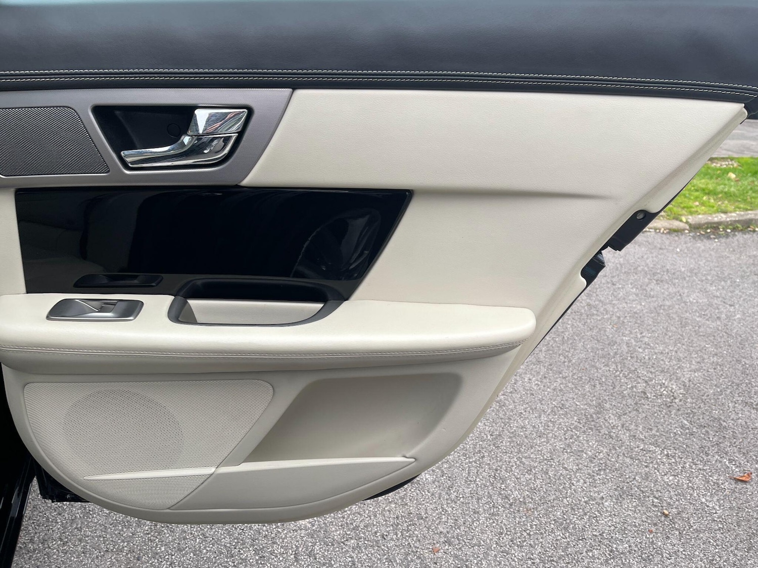 Used Jaguar XF 2011 for sale - 76399203: Photo 48