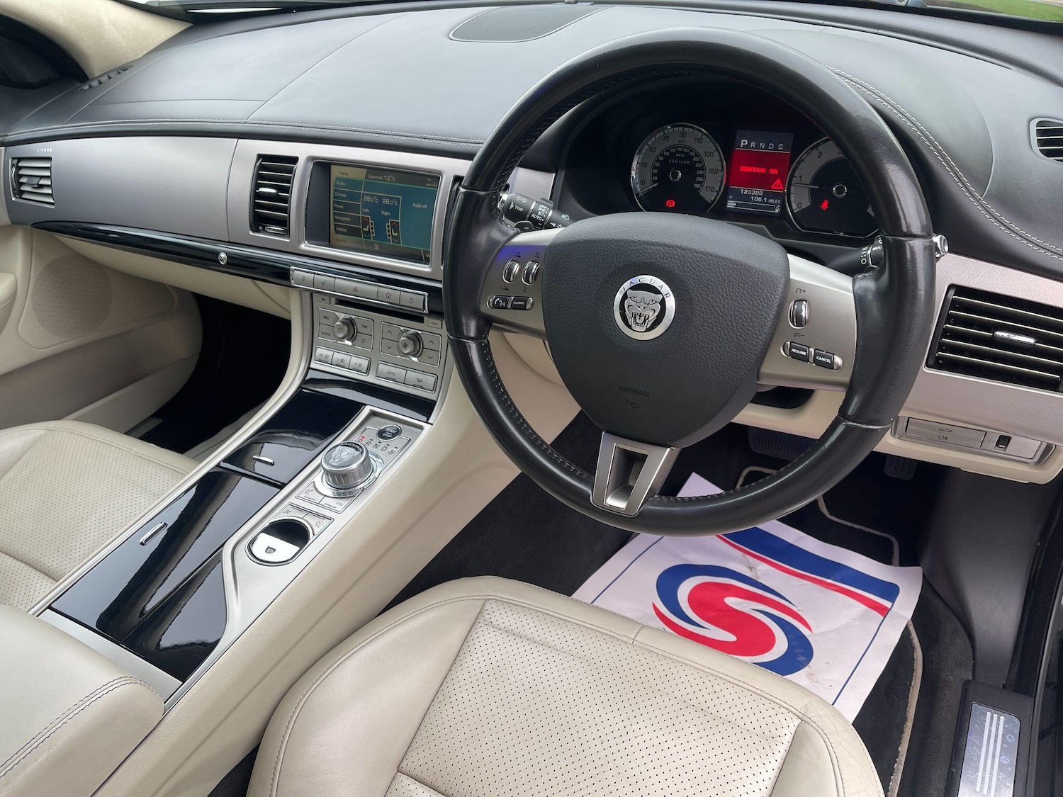 Used Jaguar XF 2011 for sale - 76399203: Photo 62