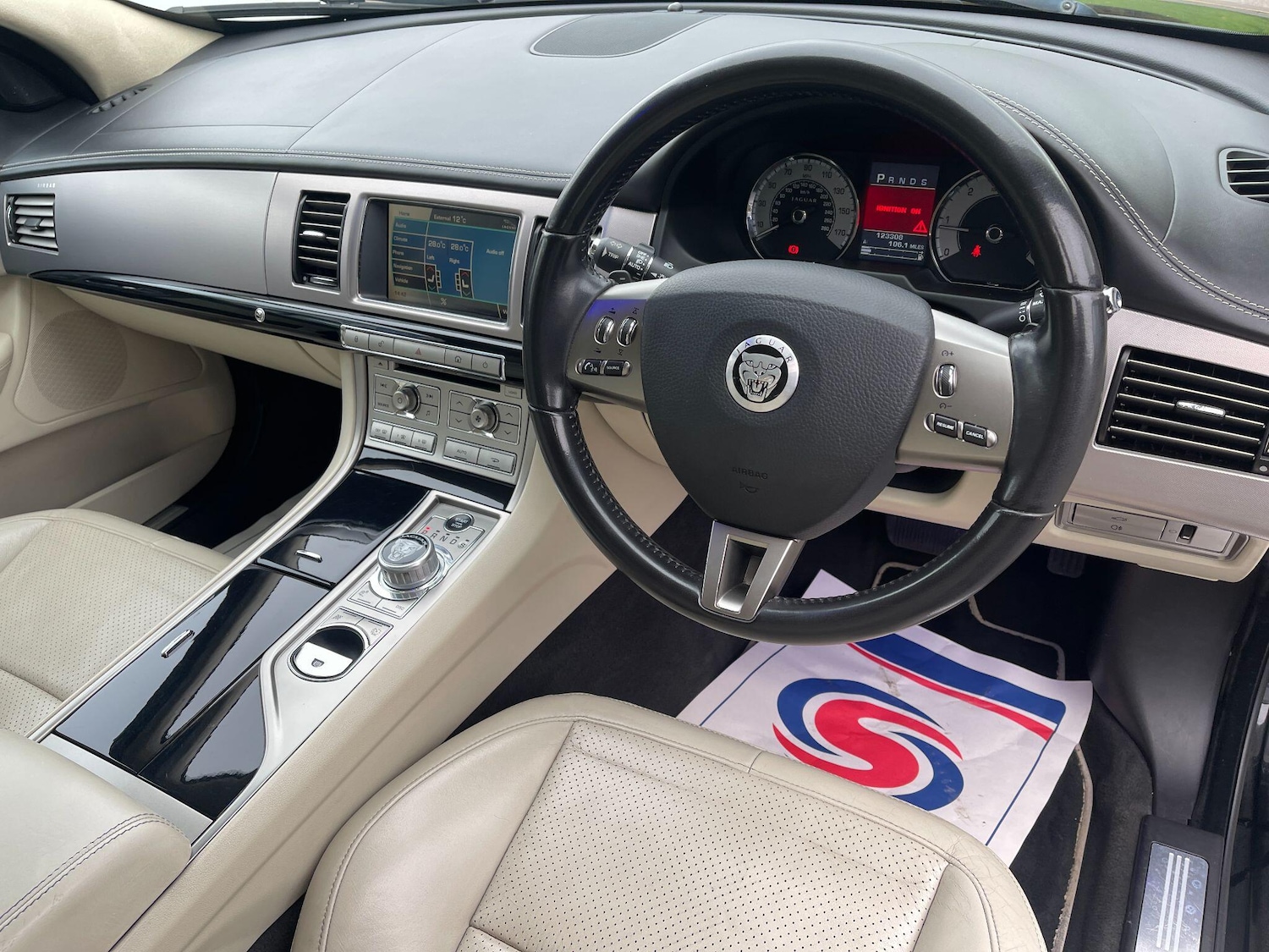 Used Jaguar XF 2011 for sale - 76399203: Photo 72