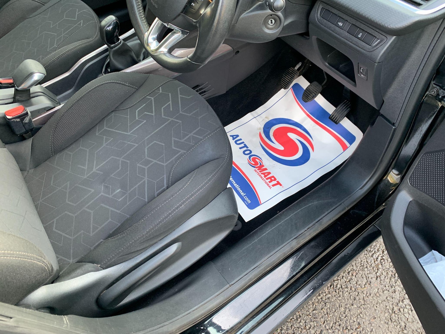 Used Peugeot 2008 2015 for sale - 76786671: Photo 15