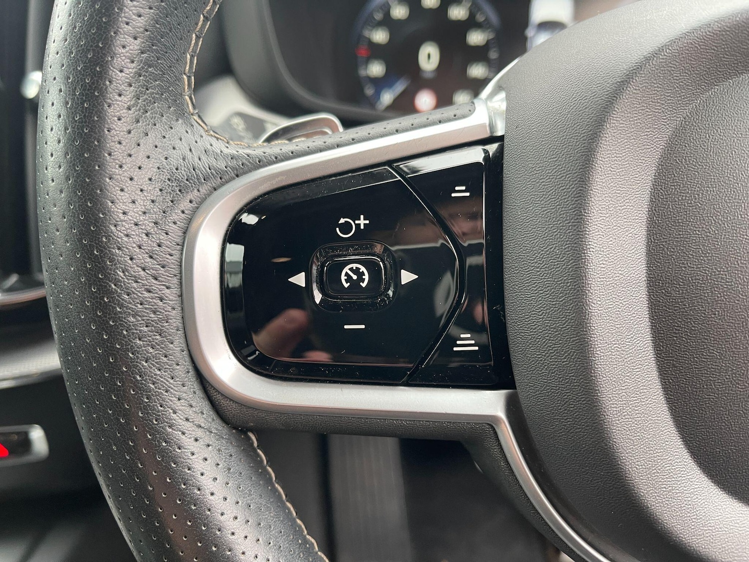 Used Volvo XC60 2019 for sale - 76094237: Photo 69