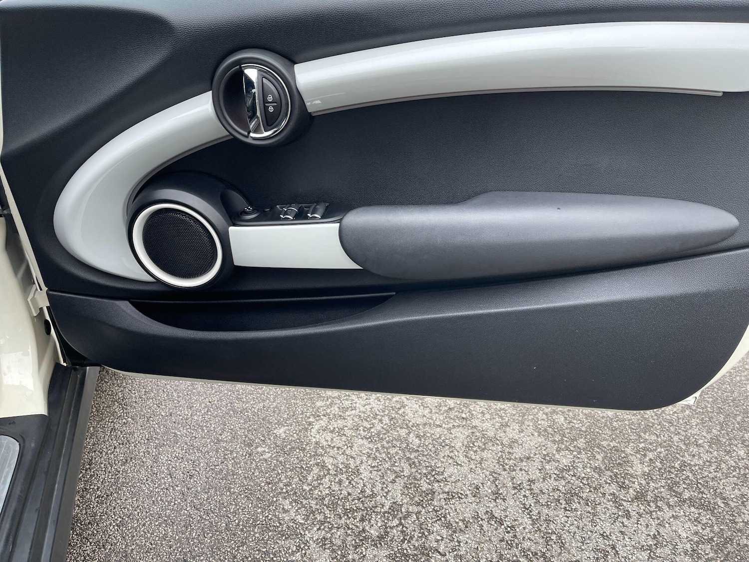 Used MINI Convertible 2016 for sale - 77853509: Photo 16